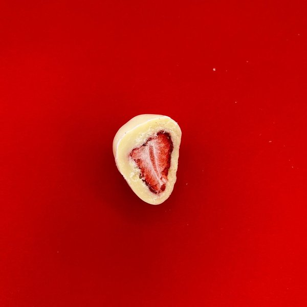 Strawberries, freeze dried | In white chocolate